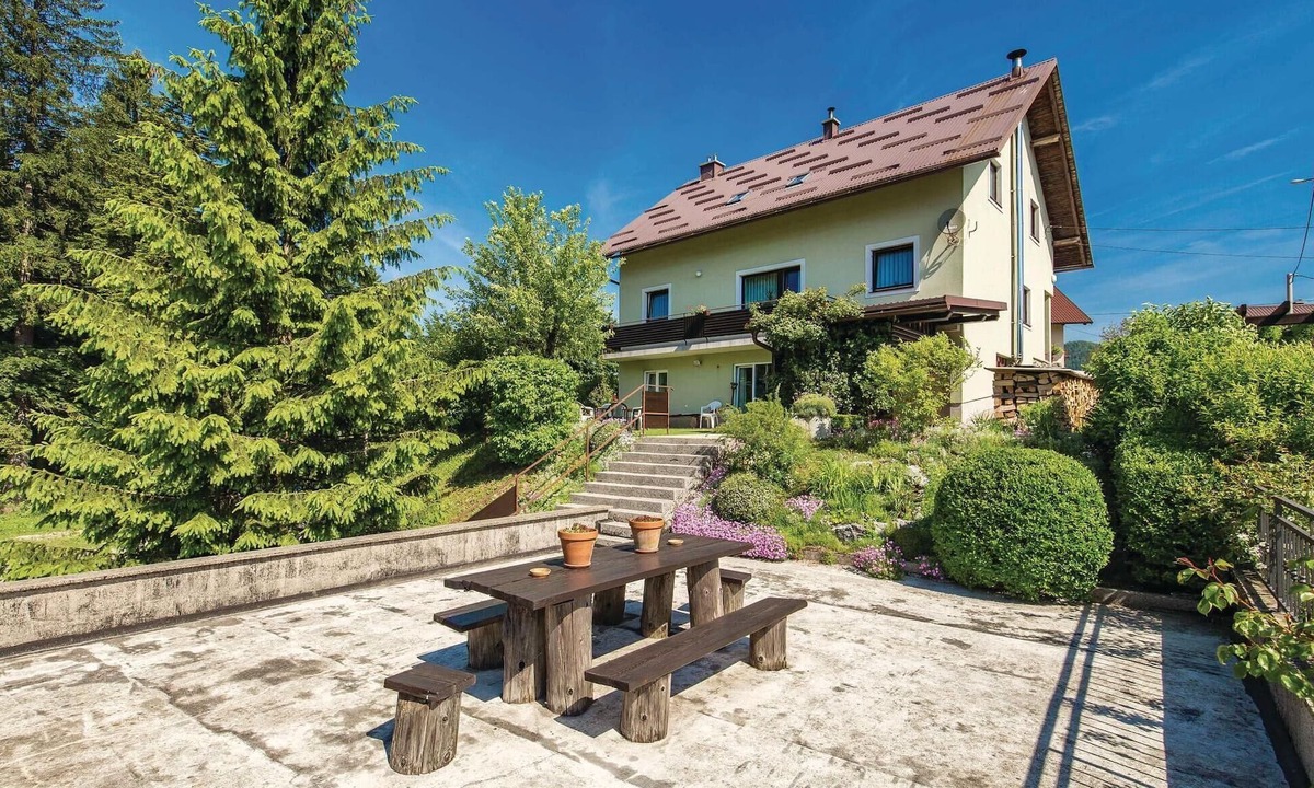 Delnice Apartment | Lovely apartment in Delnice with WiFi