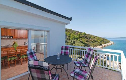 Veliki Drvenik Apartment | Lovely Apartment In Drvenik Veliki With Wifi
