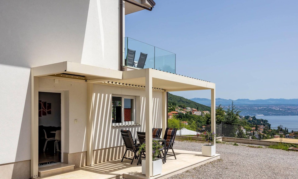 Poljane Apartment | Lovely apartment in Icici with house sea view