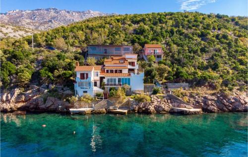 Stinica Apartment | Lovely Apartment In Jablanac With Wifi