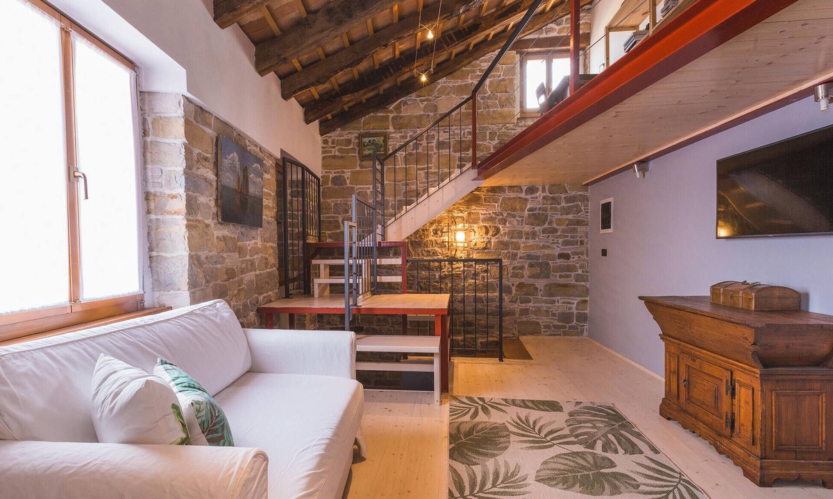 Oprtalj Apartment | Lovely apartment in Oprtalj with WiFi