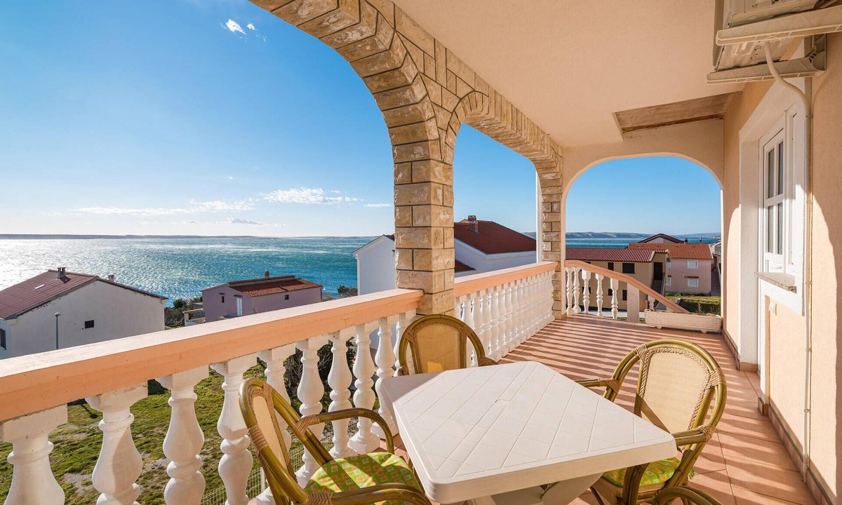Rtina Apartment | Lovely apartment in Rtina with WiFi