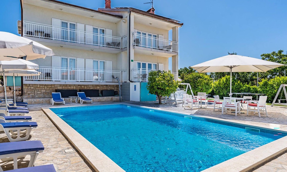 Stinjan Apartment | Lovely apartment in Stinjan with WiFi
