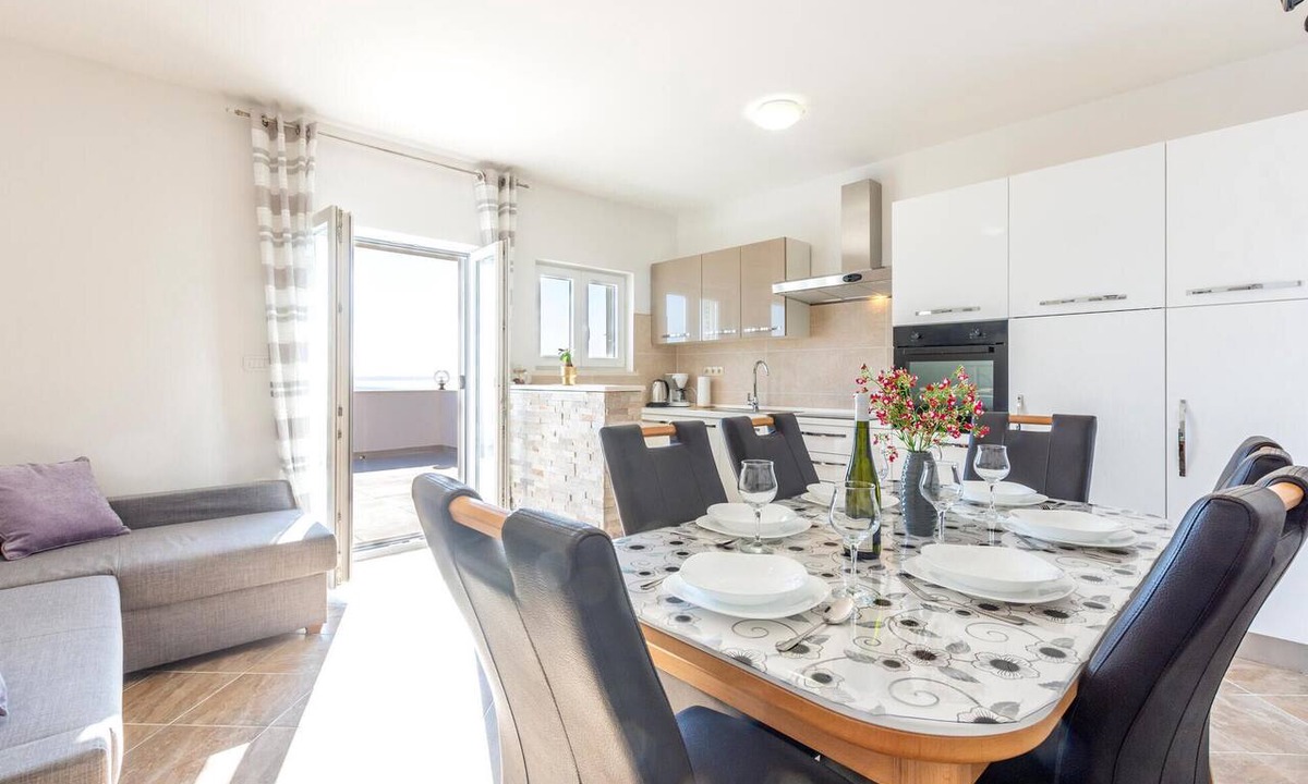 Jesenice Apartment | Lovely apartment in Suvi Potok, Jesenice,