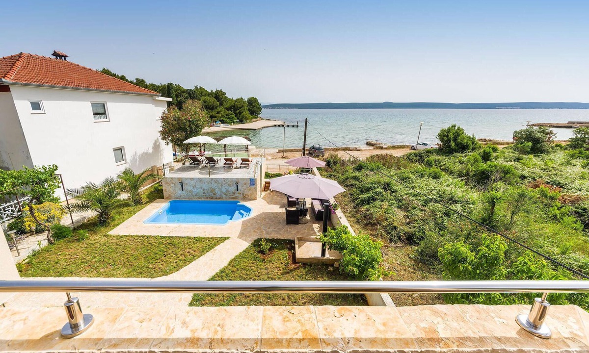 Zdrelac Apartment | Lovely apartment in Zdrelac with swimming pool