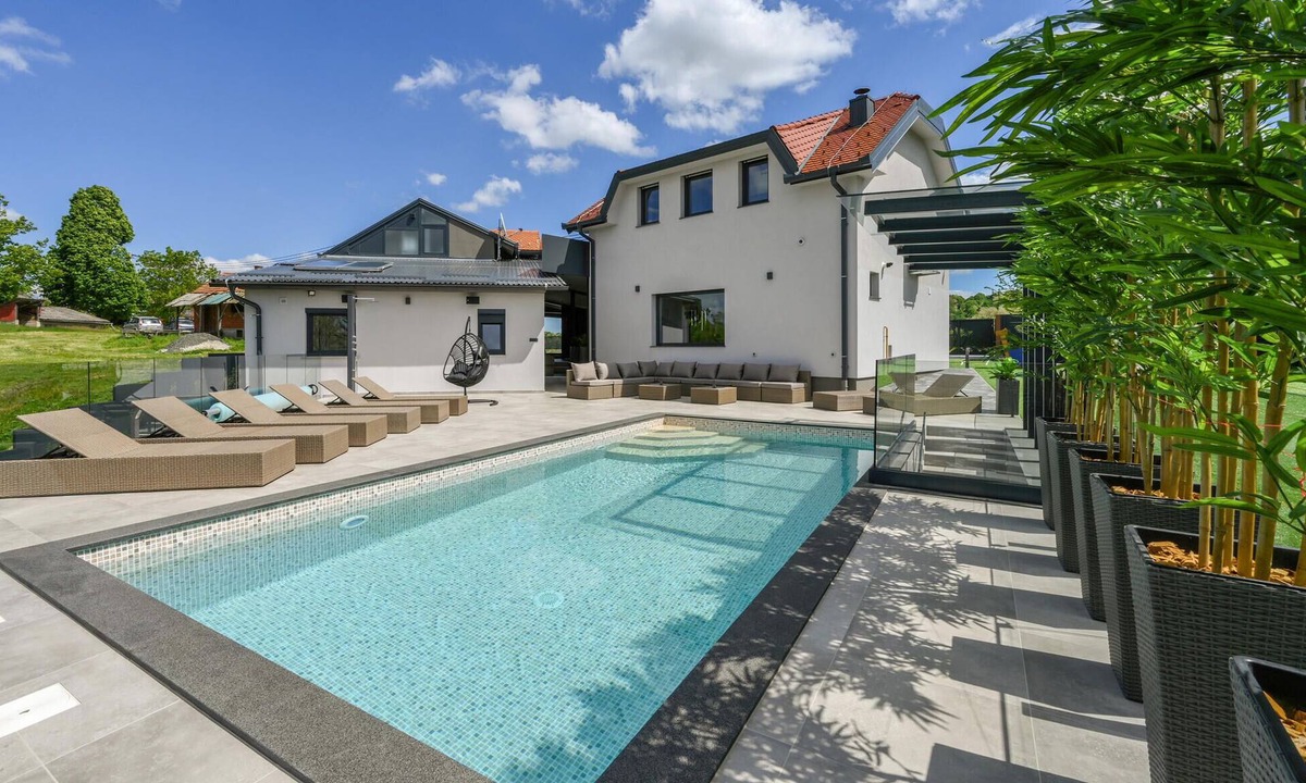 Ludbreg House | Lovely home in Vinogradi Ludbreski with sauna