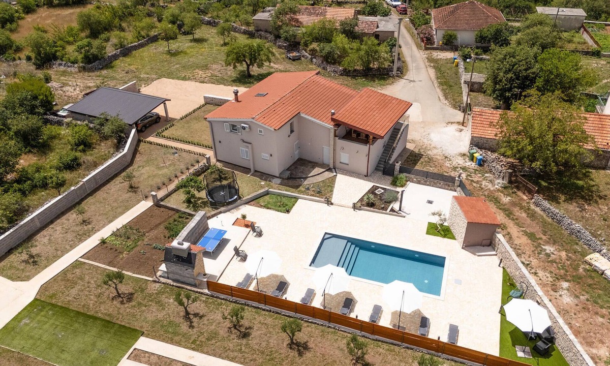 Bogatic House | Lovely home in Bogatic