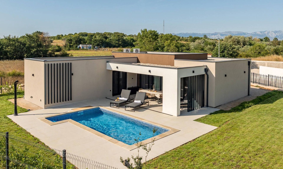 Brisevo House | Lovely home in Brisevo with sauna