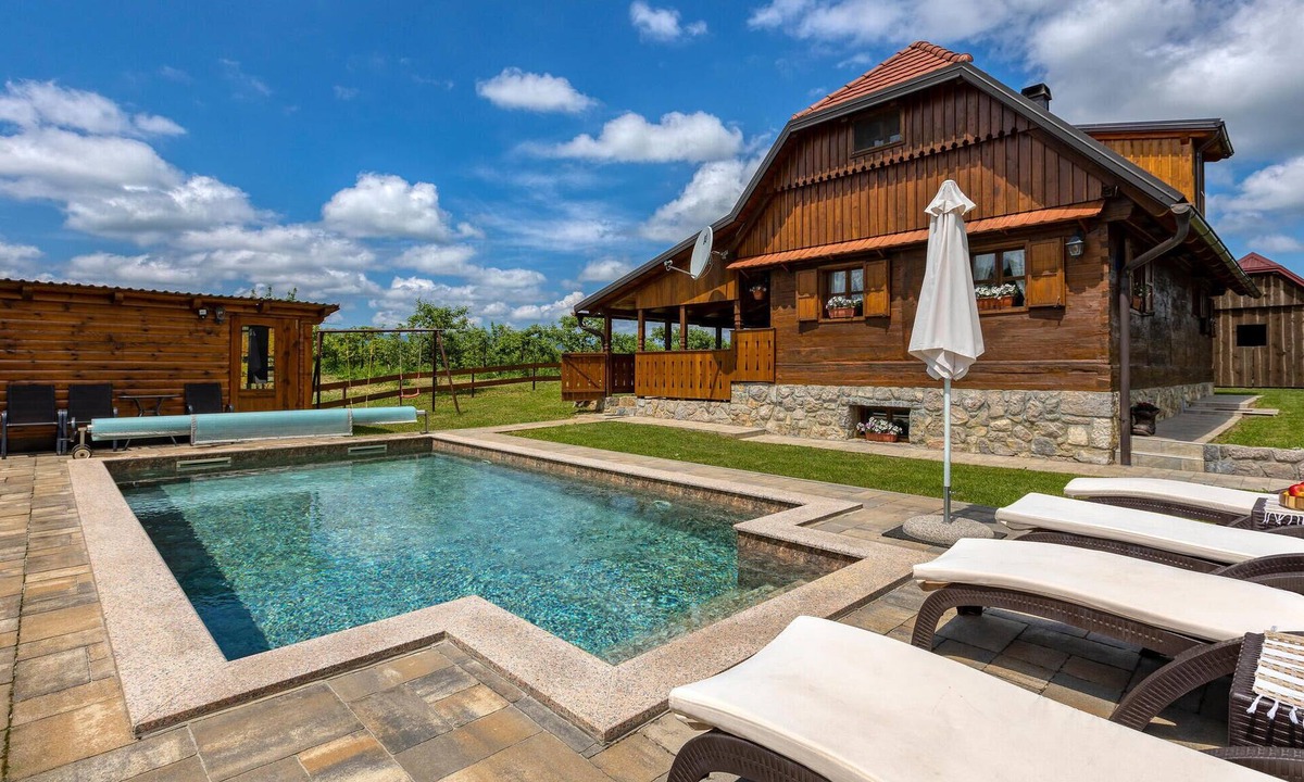 Gospic House | Lovely home in Gospic with sauna