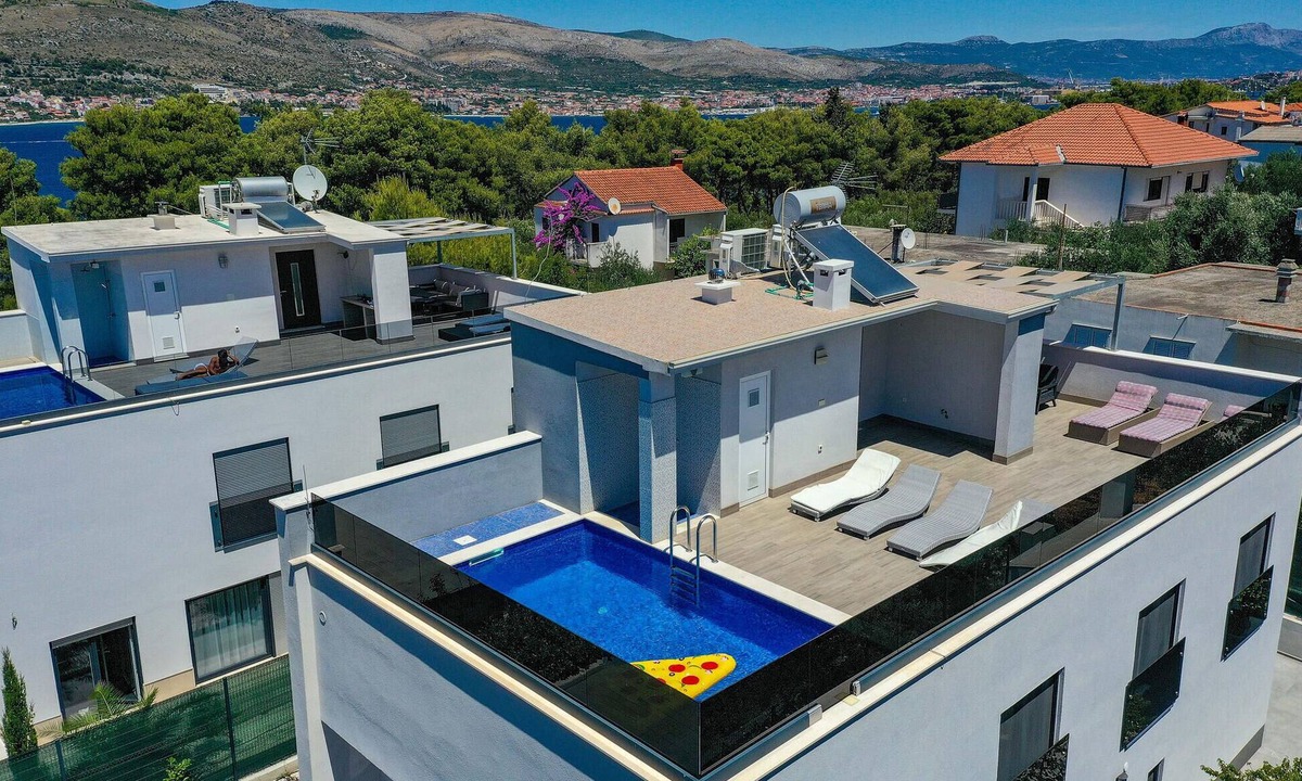 Okrug Donji House | Lovely home in Okrug Donji