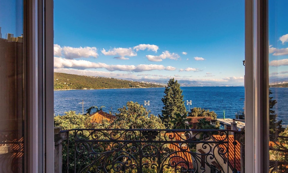 Volosko House | Lovely home in Opatija with WiFi
