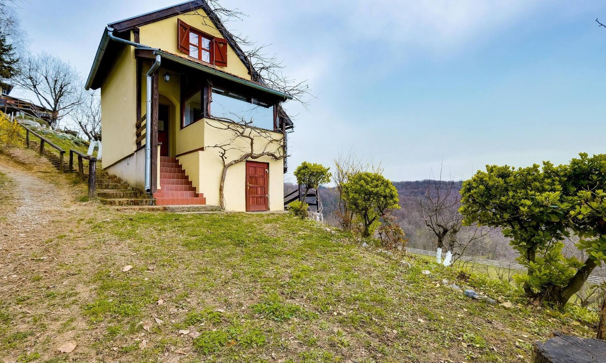 Velika Pisanica House | Lovely home in Veliki Grdevac with WiFi