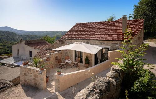 Vrisnik House | Lovely Home In Vrisnik With Wifi
