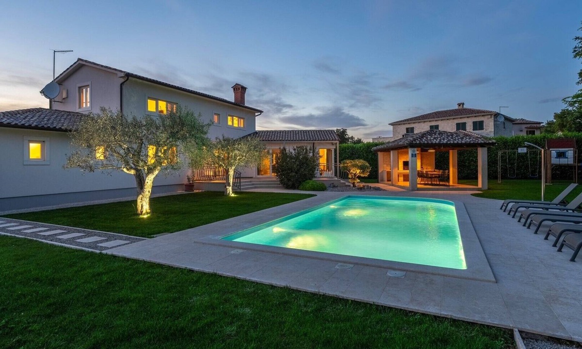 Visnjan Villa | Lovely Villa Gemini with a swimming pool