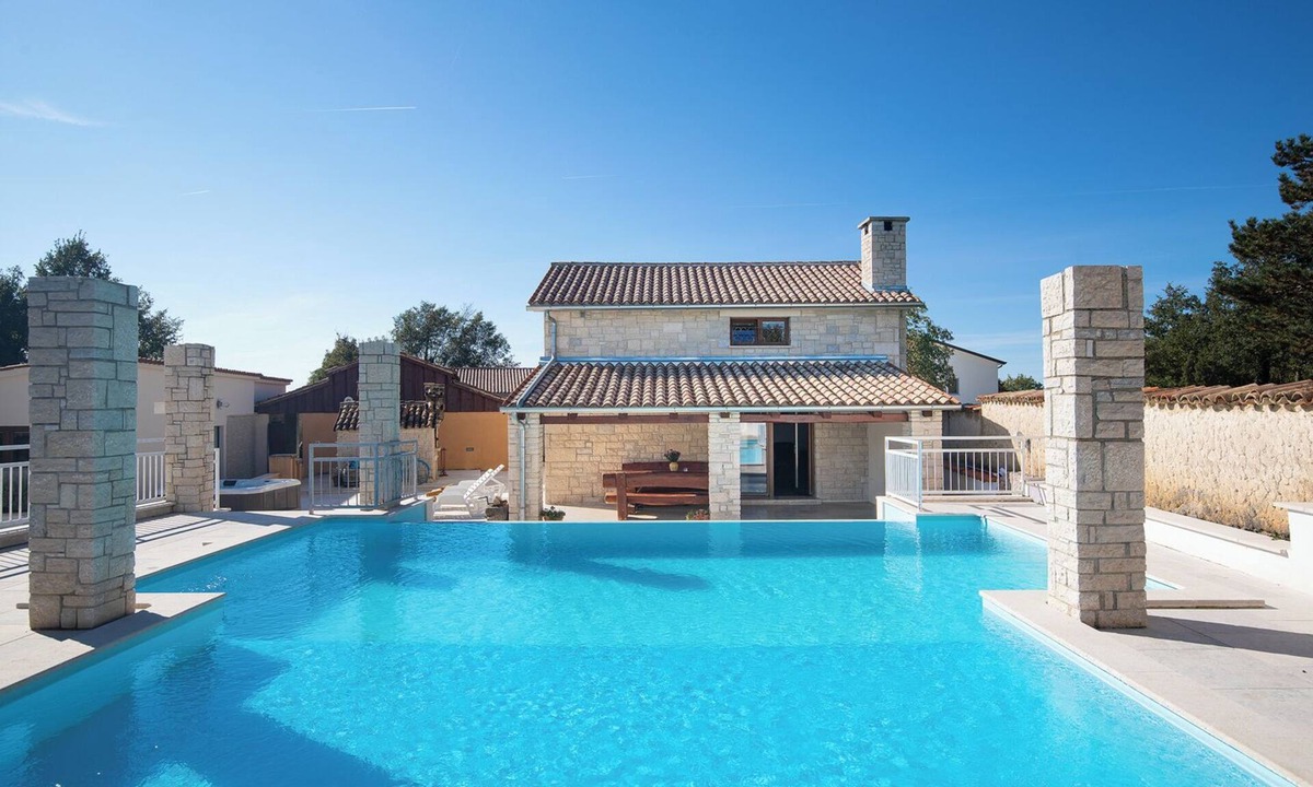 Pazin Villa | LUX CASA HISTRIA II - with heated swimming pool & jacuzzi