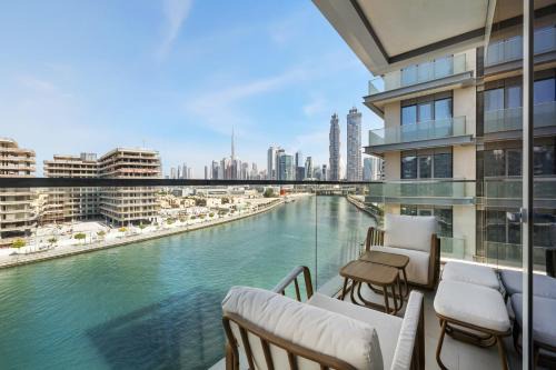 Al Safa Apartment | Luxurious 3BR with Burj Khalifa and Canal View