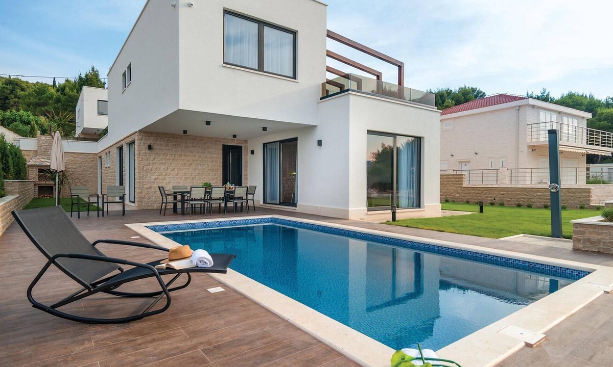 Okrug Gornji House | Luxurious home in Okrug Gornji with sauna
