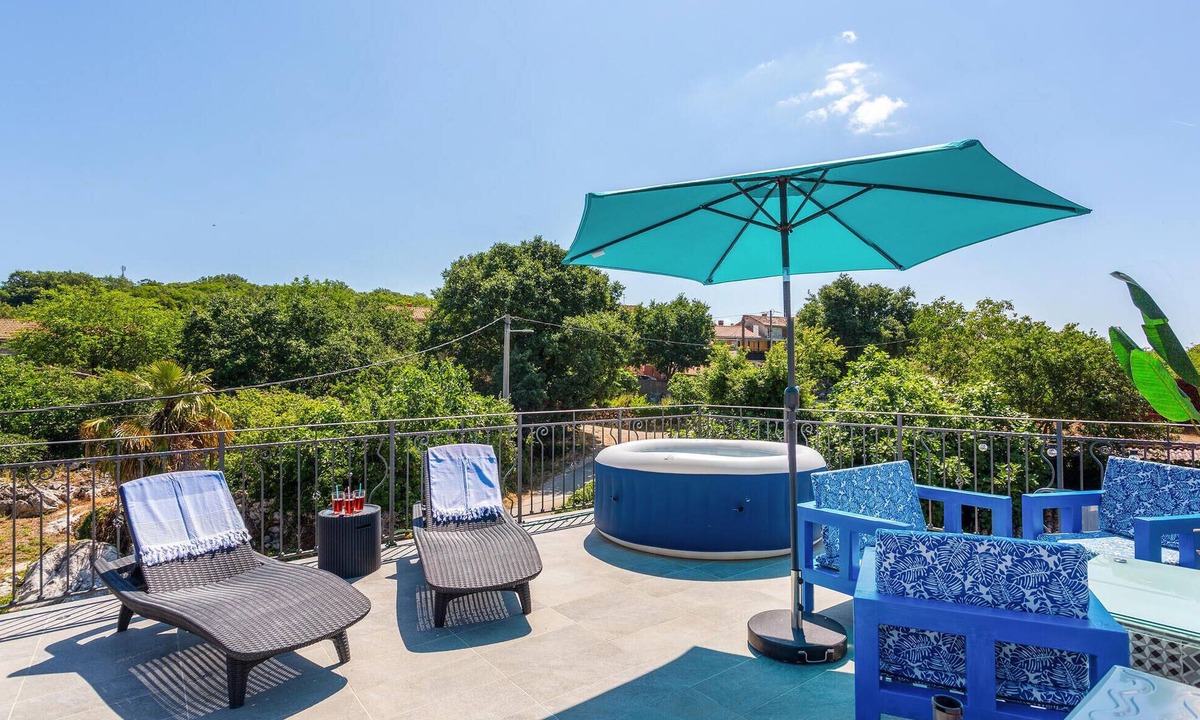 Nenadici House | Luxurious home in Malinska with WiFi