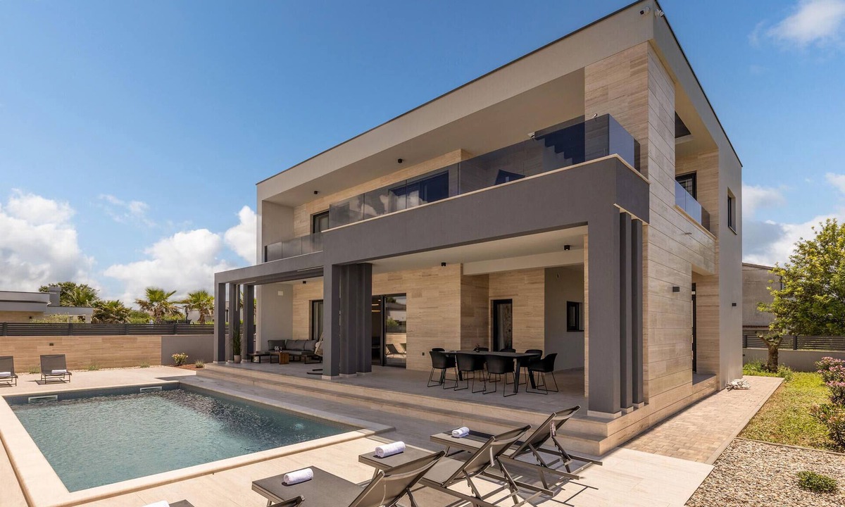 Nin House | Luxurious home in Nin