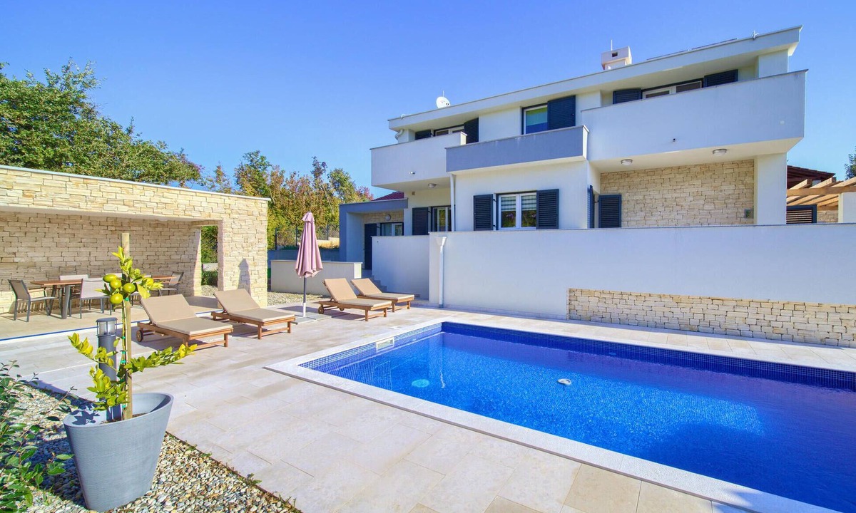 Risika House | Luxurious home in Risika