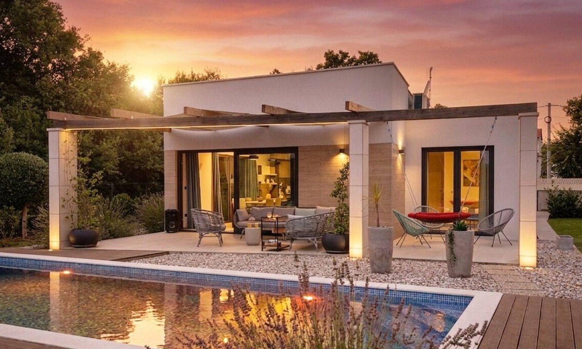 Sisan Villa | Luxurious Villa Maell with heated pool near Pula