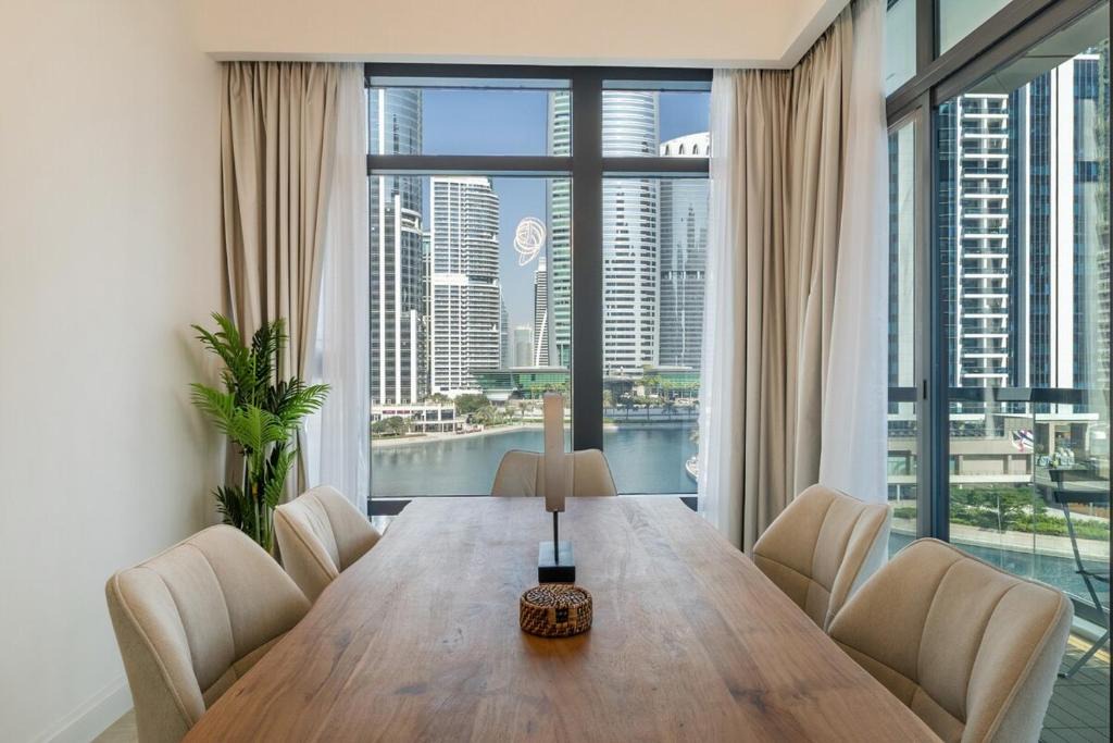 Jumeirah Lake Towers Apartment | Luxury 2BHK Stunning Skyline Lakeview in JLT 401