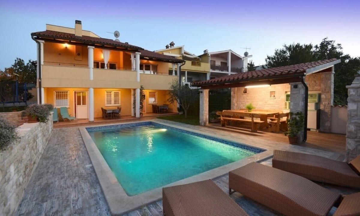 Stinjan House | Luxury 4* house with private pool 32 m2