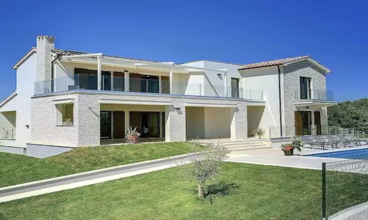 Jursici Villa | Luxury 5 Bed, 7 Bath, Villa. Pool, Gym, Sauna, Hottub, Parking, 2 terr w/Seaview