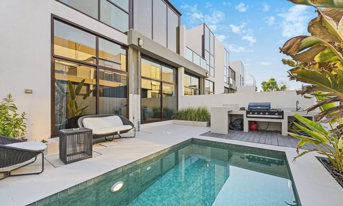 Dubai House | Luxury 5-Bedroom Townhouse with Private Pool in Dubai