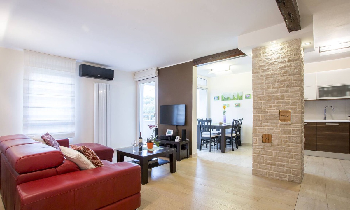 Veruda Apartment | Luxury apartment is perfectly located for families and young people near beachs!