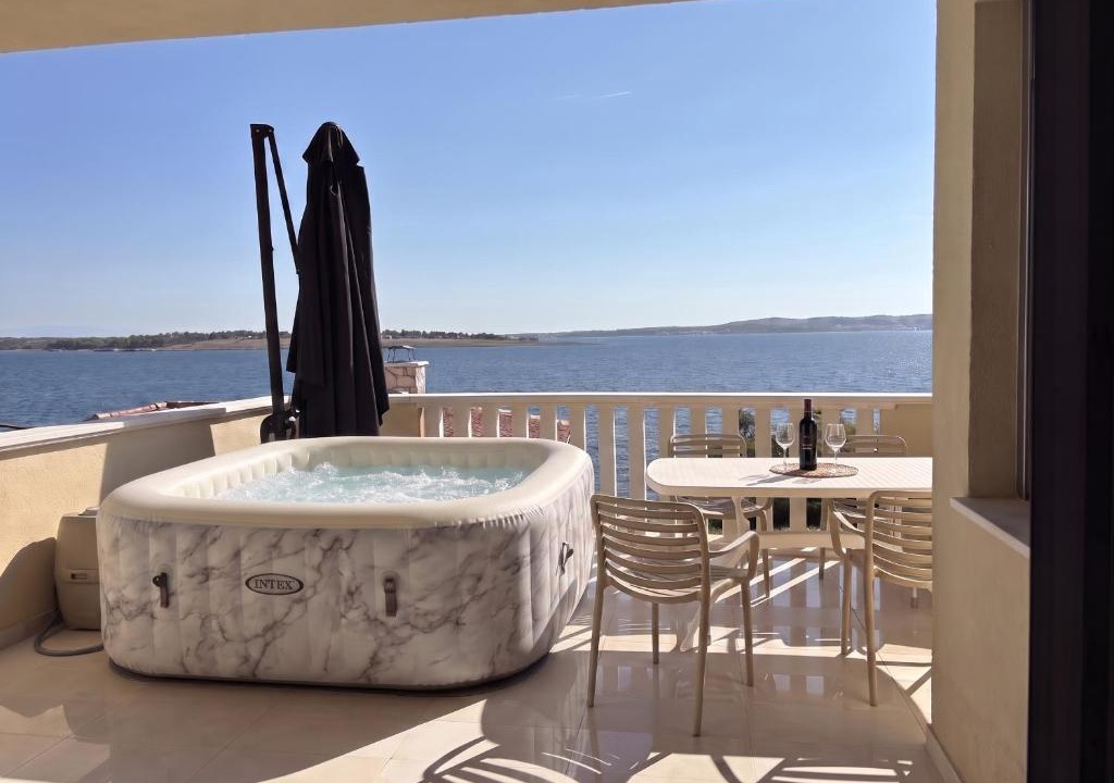 Povljana Apartment | Luxury Beachfront Apartment - Villa Bregeš