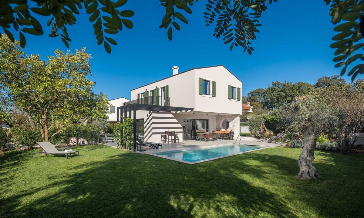 Gulici Villa | Luxury Holiday Villa Mapejana by VacayVillas