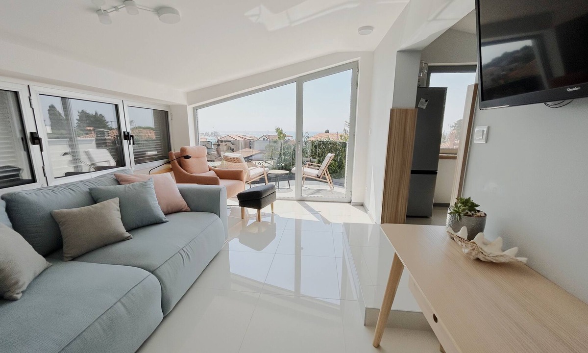 Zambratija Apartment | Luxury Sea-View Stay near Sandy Beach