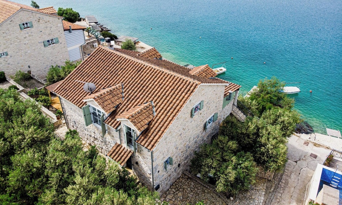 Vinisce Villa | Luxury Seafront Villa Croatia: Private Heated Pool