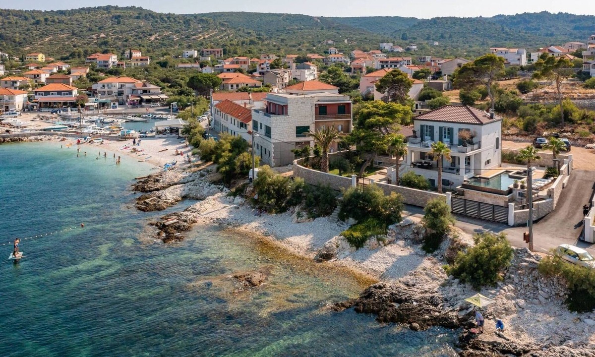 Slatine Villa | Luxury Seafront Villa Sensation Ciovo with Pool