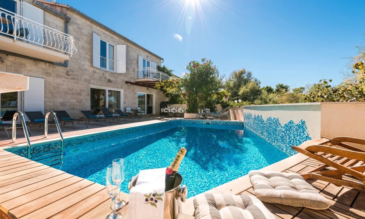 Mirce Villa | Luxury Seafront Villa Casa Mare Brač Heated Pool