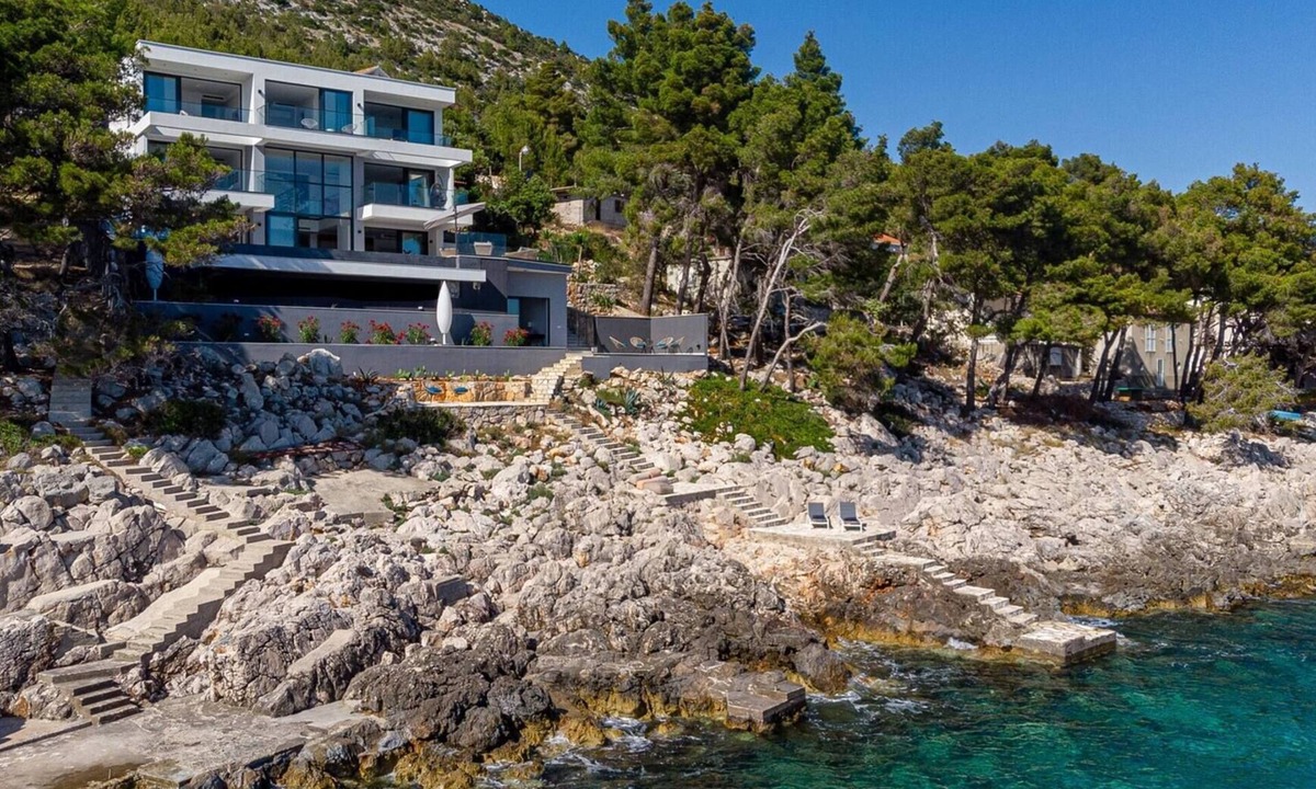 Blato Villa | Luxury Seafront Villa Miracul Korcula with Pool