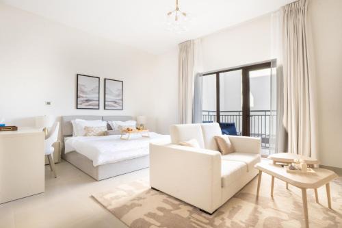 Abu Dhabi Apartment | Luxury Studio in Yas Golf Collection with Balcony I Premium Pool & Gym I Mins away from F1 & Parks