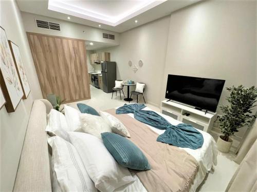 Dubai Sports City Apartment | Luxury Studio Pool & Gym Access in Dubai Sports City