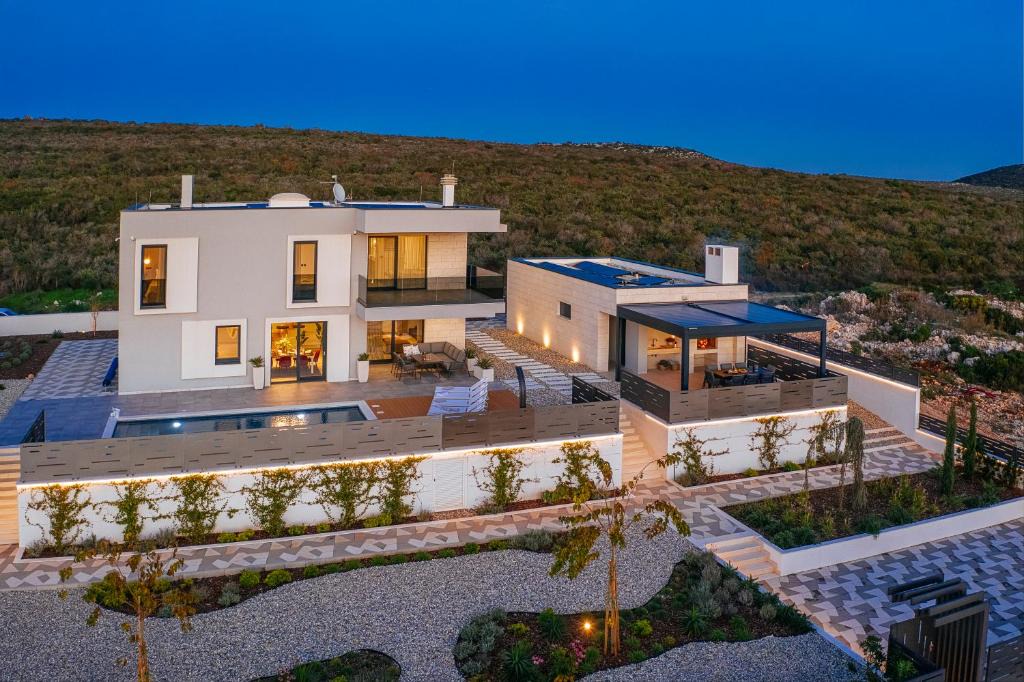 Debeljak Villa | Luxury Villa AMore with Private Pool, Sea View, Billiards & Dalmatian Tavern