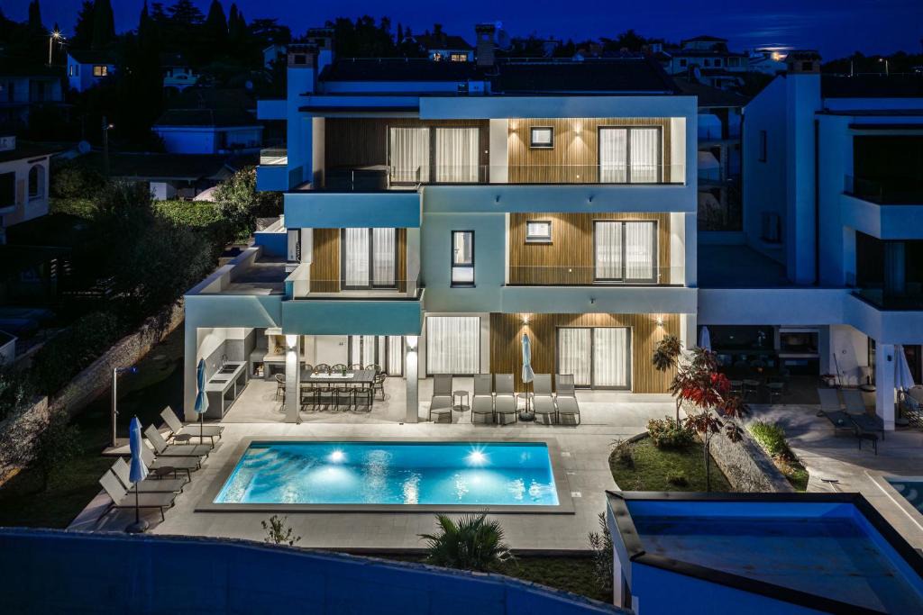 Premantura Villa | Luxury Villa del Sol - heated Pool & Hot tub