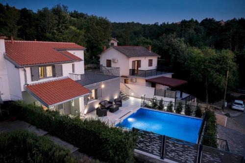 Klimno Villa | Luxury Villa Future with heated pool