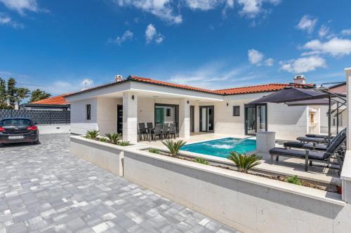 Vir Villa | Mariva