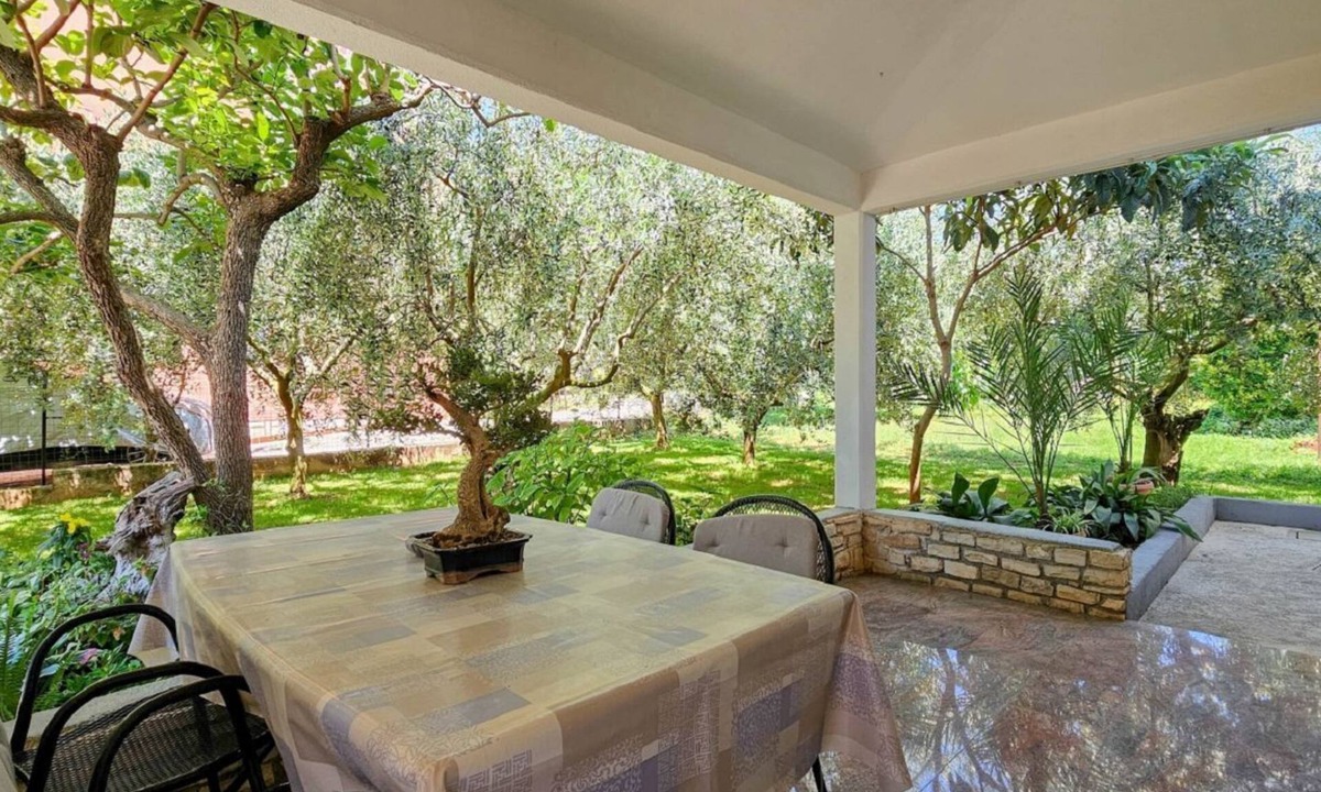 Novigrad Apartment | Mediterranean and dog-friendly flat just 650 metres from the beach