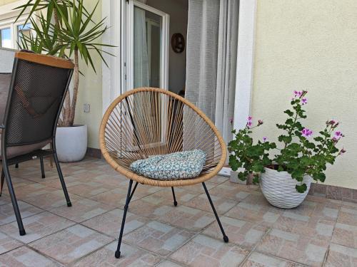 Businci Apartment | Mediterranean Garden Retreat