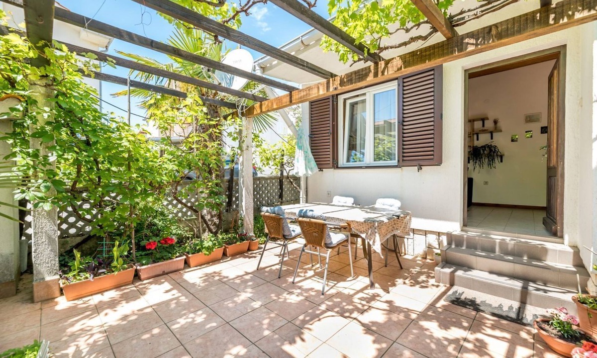 Jurandvor House | Mediterranean vacation home only 550 meters to the beach with barbecue area, private terrace, parking space