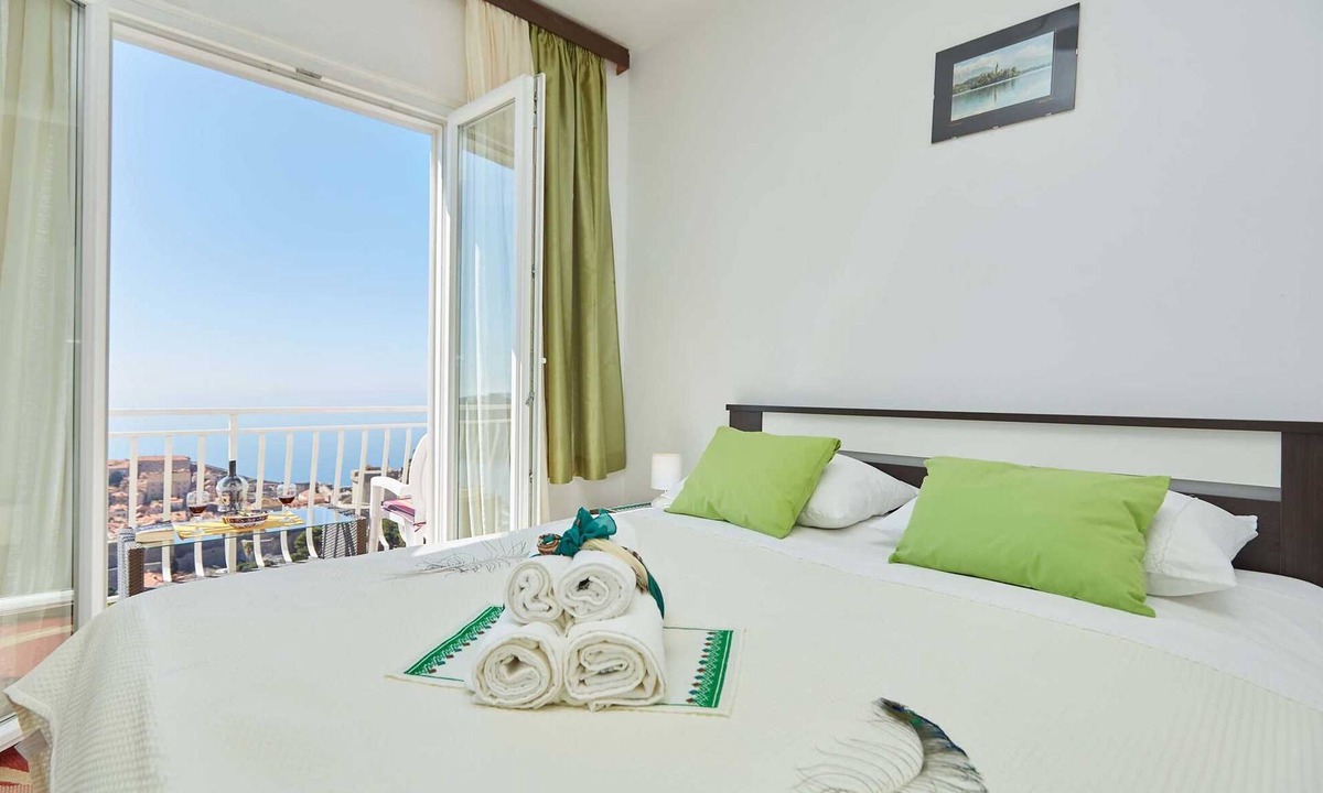 Dubrovnik Apartment | Medzalin triple room with balcony and sea view