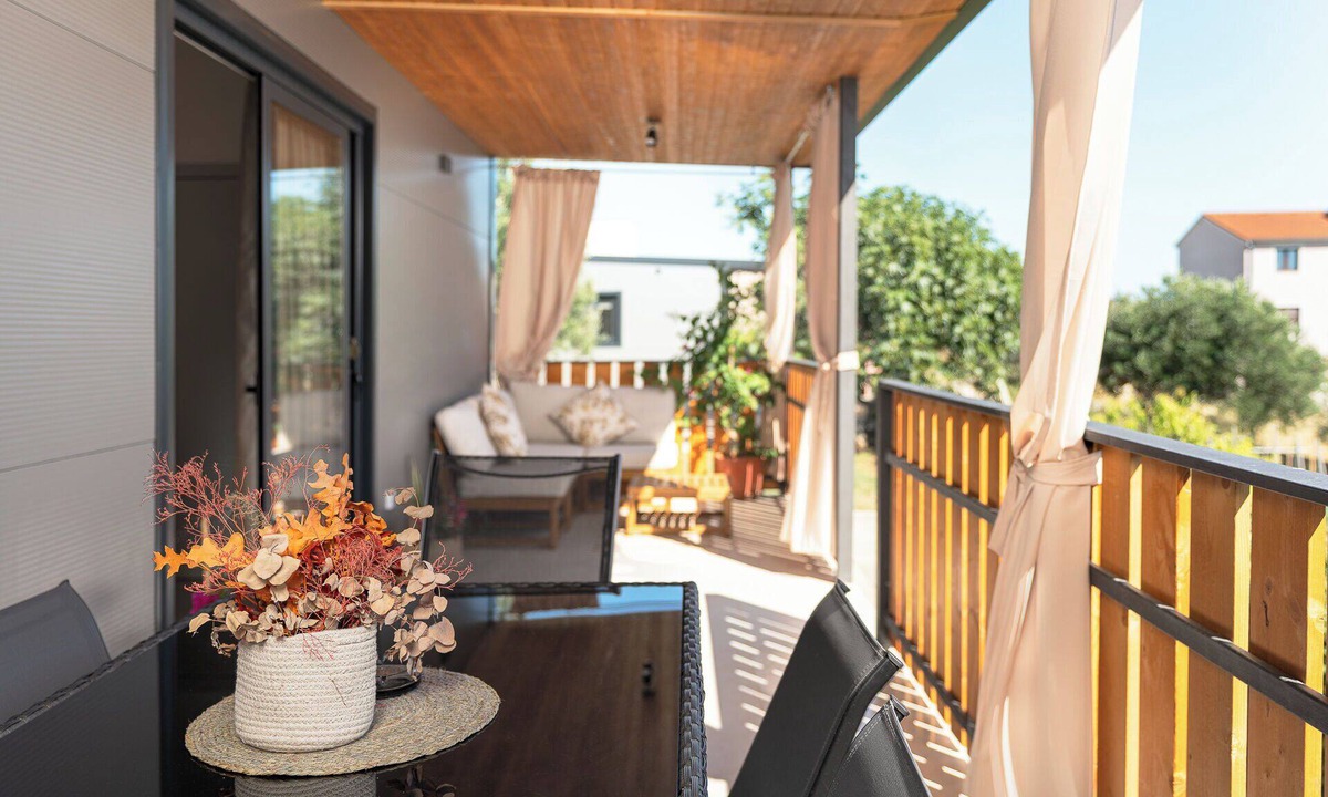 Pakostane Apartment | Mobile home Flora 2 (84021-A4) - Pakostane