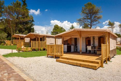 Vabriga Resort | Mobile Homes with Pool in Tar - Porec-Istrien 38572