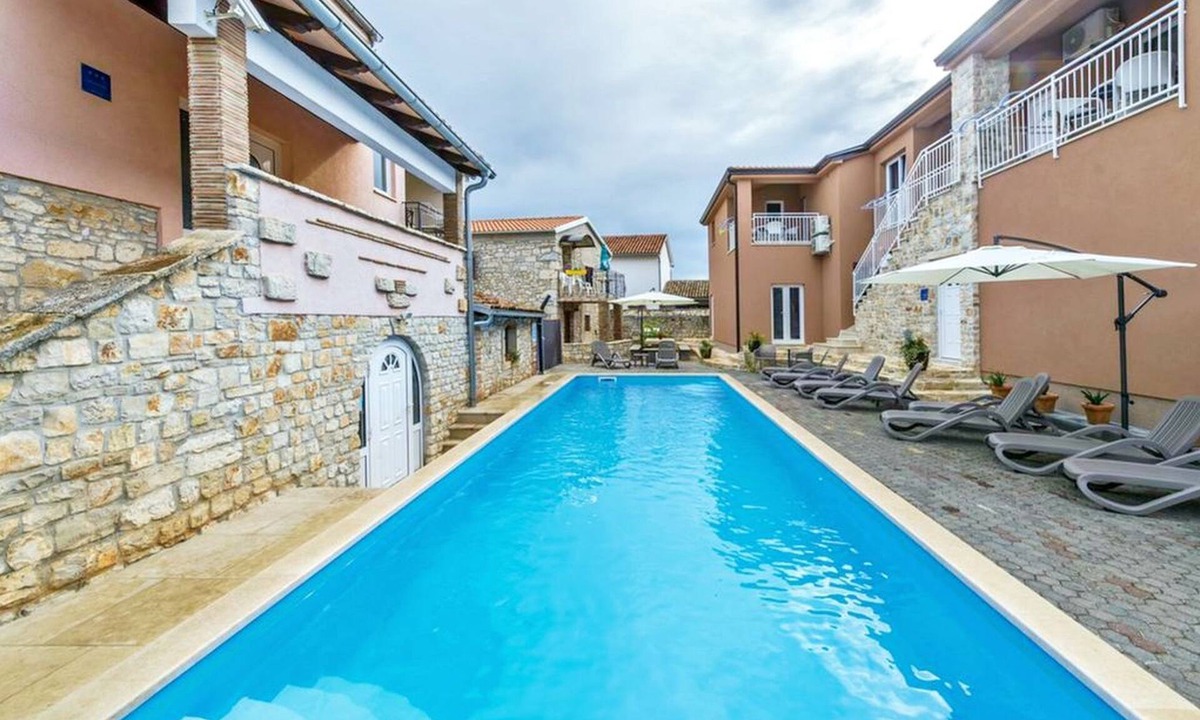 Tar Apartment | Modern apartment in Tar-Poreč, FIORELA2, swimming pool, Wi-Fi, game room, AC